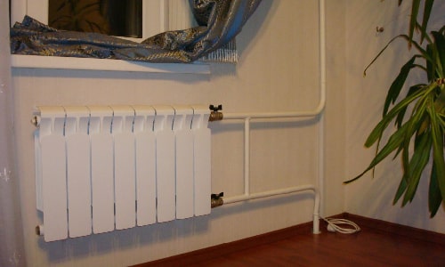 установка радиатора отопления в квартире